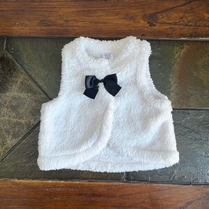 Carter’s 6 Months Baby Girl Faux Fur White Vest Jacket Winter Cozy Coat